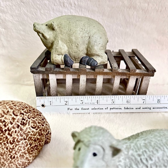 Set of 4 Primitive Farm Animal Figurines (Sheep, Pig, Cow, Lamb) W/ Stable Crate - Picture 13 of 13